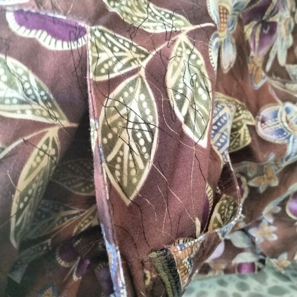 Cherokee Studio Scrub Top Size L Brown with Blue Purple Flowers - Picture 5 of 6